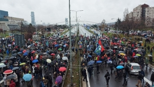 Blokada uspela, borba traje